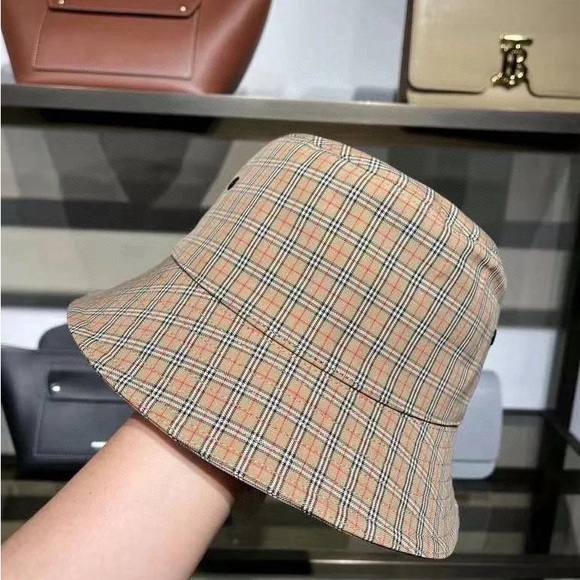 burberry bucket hat - Picture 1 of 3